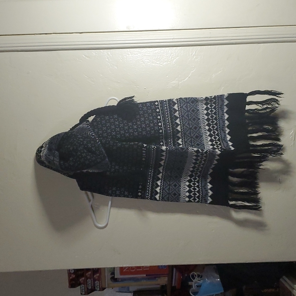 A black , grey, white beanie & scarf boys